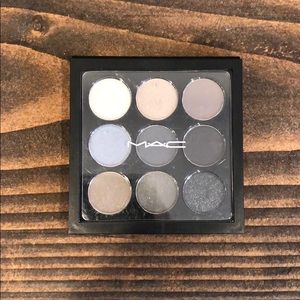 Navy times nine Mac eyeshadow pallet